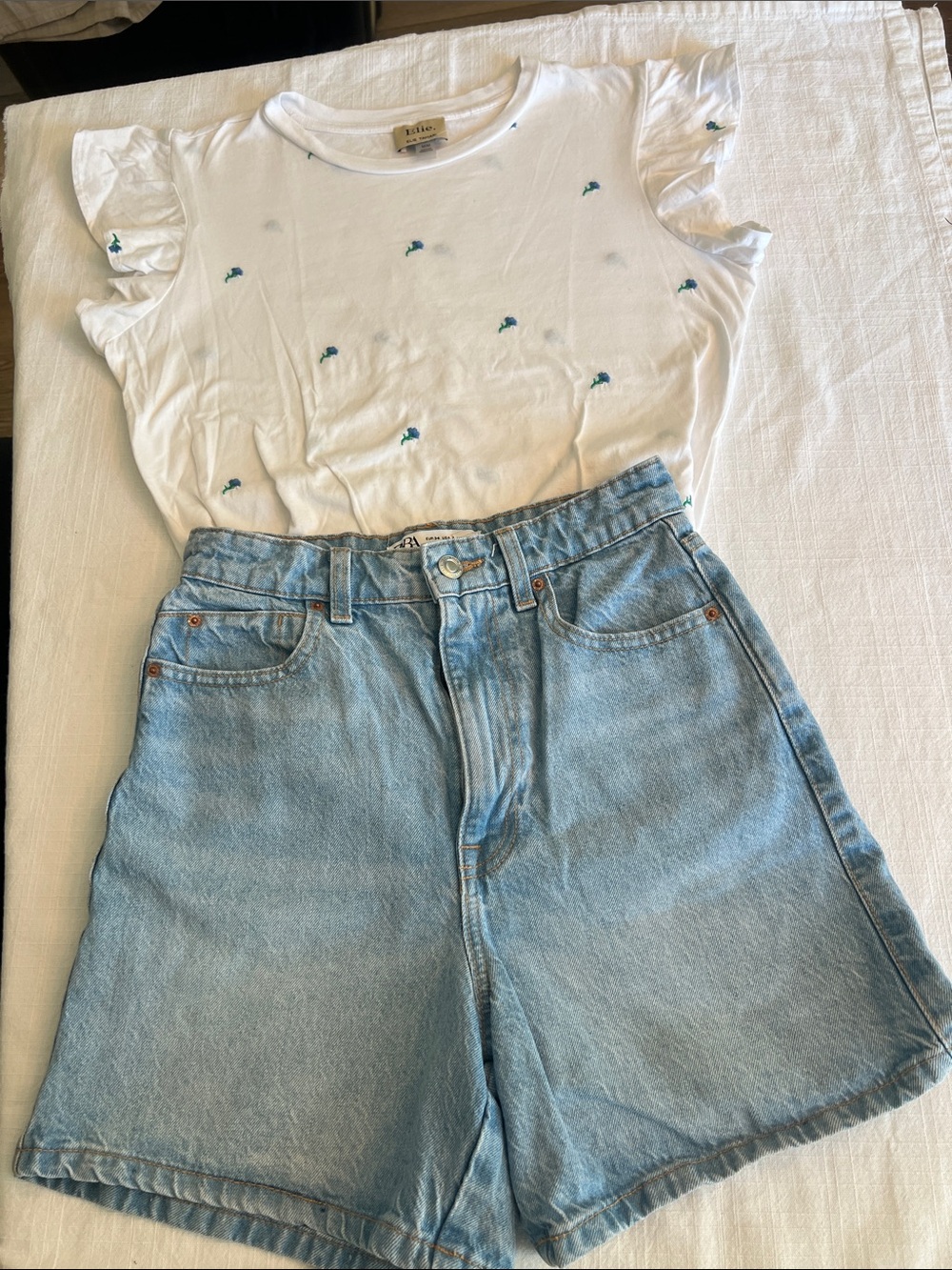 🔥🔥Zara Light Blue Denim High-Waist Shorts Beautiful denim shorts.